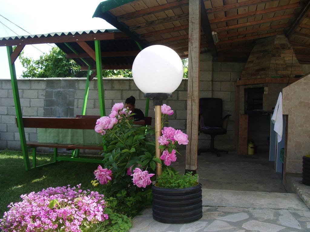 Enjoy Guest House โกลเดน แซนส์ ภายนอก รูปภาพ